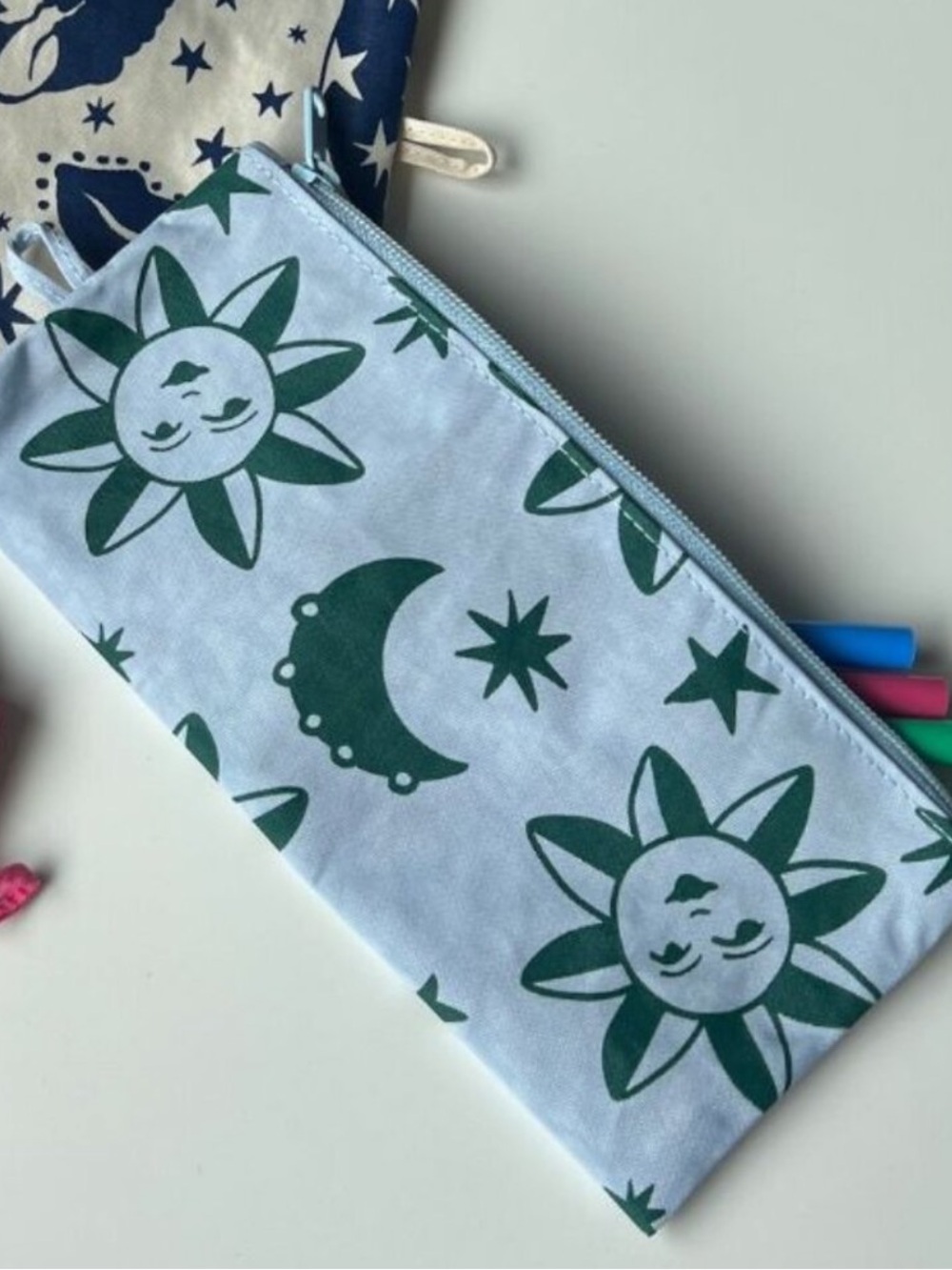 ✨Brand New - BAGGU Flat Pouch
- Medium - Charms✨